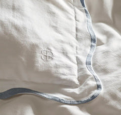 Signature Embellished Duvet Set - White/Hydrangea Curved Edge