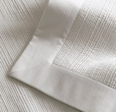 Signature Stitchline Quilt - White